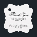 Etiquetas Para Recuerdos Elegancia Simple Gracias Boda<br><div class="desc">Estas bonitas etiquetas favoritas son sencillas,  clásicas,  atemporales y elegantes. El diseño presenta un fondo blanco con letras negras de escritura lacrimógenas que dicen: Gracias por celebrar con nosotros. Hay espacio para los nombres de la pareja y la fecha del boda.</div>