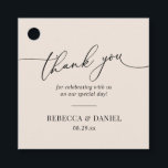 Etiquetas Para Recuerdos Elegante Terrenal Boho Rosa Boda Agradecimiento<br><div class="desc">Diseñado para coordinar con nuestra colección de boda de Escritura Romántica,  esta etiqueta personalizable presenta un agradecimiento gráfico de caligrafía,  combinado con una fuente serif clásica en negro. Artículos coincidentes disponibles.</div>