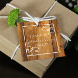 Etiquetas Para Recuerdos Floral rústica de huerta de madera<br><div class="desc">Personalice las encantadoras Etiquetas Rustic Country Barn Wood Floral Favor para su uso en su boda de granero rural informal, ducha de novia o evento de fiesta de cumpleaños. Cada etiqueta informal y a la vez elegante para la fiesta de personalizable incluye una fotografía de primera mano de una granja...</div>
