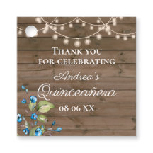 Flores azules rusticas de cadena de luces