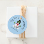 Etiquetas Para Recuerdos Guay Snowman Merry Christmas Winter Custom name<br><div class="desc">Guay Snowman Merry Christmas Winter Custom nombre Favor Tag. Suministros de Fiesta de personalizar lindo y único. Ilustracion de un muñeco de nieve fresco con gafas de sol y guantes verdes,  bufanda roja y sombrero de top negro sobre azul claro.</div>