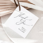 Etiquetas Para Recuerdos Guión Minimalista caprichoso Gracias Por Favorecer<br><div class="desc">Estas fantásticas etiquetas minimalistas de agradecimiento son perfectas para su simple y simple boda de boho moderno minimalista en blanco y negro. El diseño presenta una caligrafía escrita a mano, elegante, delicada y romántica, con una tipografía chic y formal. El aspecto irá bien con cualquier estación boda: primavera, verano, otoño...</div>