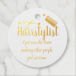 Etiquetas Para Recuerdos Hairstylist Cita Funny Hairdresser Stars Gold<br><div class="desc">Diseño hairstylista con una cita de peluquería genial y divertida,  a tus clientes les encantará. Peluquería,  diseño peluquero,  dice: "Un peluquero es una persona a la que le encanta hacer que otras personas se sientan increíbles". Decoración de corte estilista para tu peluquería,  regalo para peluquería,  regalo para peluquería.</div>