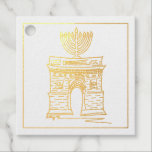 Etiquetas Para Recuerdos Hanukkah Menorah Washington Square<br><div class="desc">La etiqueta Gift muestra un ilustracion original del Washington Square Arch en la ciudad de Nueva York, decorado con una menorah para la festividad judía de Hanukkah. Este diseño también está disponible en otros productos. ¿No ves lo que estás buscando? ¿Necesita ayuda con la personalización? Contacte con Rebecca para que...</div>