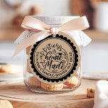 Etiquetas Para Recuerdos La felicidad es papel de Kraft vintage casero<br><div class="desc">La Felicidad Es Etiquetas Vintage Caseras De Papel Kraft Favor. Este diseño personalizado presenta un marco redondo de vieiras con la letra tipográfica "La felicidad es casera". Personalice este diseño personalizado con su propio nombre. Perfecto para comida casera,  regalos o productos de belleza.</div>