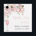 Etiquetas Para Recuerdos Moderna Ducha De Novias De Flores Rosa Gracias<br><div class="desc">Un toque de acabado refinado para los regalos de los huéspedes y para las fiestas. Esta etiqueta floral es perfecta para atarse a botellas de mini champán, dulces o cajas de sake, añadiendo una nota de agradecimiento personal y sentida. Ideal para duchas de novias, almuerzos para novias o reuniones de...</div>