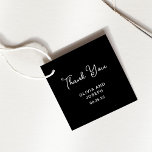 Etiquetas Para Recuerdos Negro dulce y caprichoso | Boda Gracias<br><div class="desc">Estas etiquetas de los favores de las bodas negras simples y elegantes presentan una tipografía de escritura blanca de estilo vintage que dice "gracias". Un elegante y clásico aspecto minimalista que sigue siendo único y contemporáneo.</div>