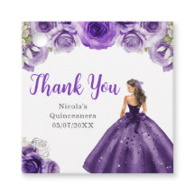 Princesa Floral en Vestido Morado Oscuro Quinceañe