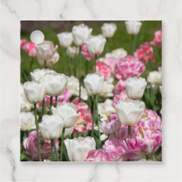Etiquetas Para Recuerdos Tulipanes blancos y rosas brillantes en un día sol