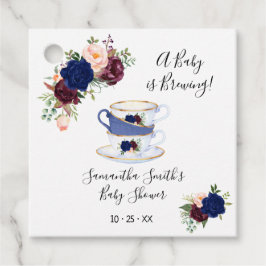 Etiquetas Para Recuerdos Un bebé está preparando un té de la marina para un