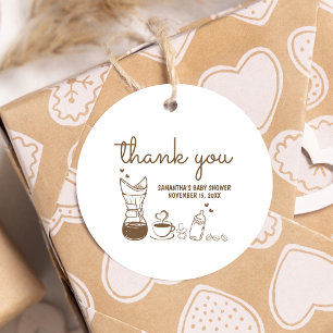Etiquetas Para Recuerdos Un bebé prepara café en la ronda de Baby Shower