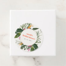 Vibrante ducha tropical de novias con flores en Ru