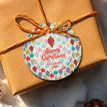 Etiquetas Para Recuerdos Vintage Christmas Tree Ornaments Holiday Round<br><div class="desc">Feliz Navidad regalo de vuelta personalizado - las etiquetas de los favores de la fiesta incluyen adornos vintage de árbol de Navidad en rojo, oro, púrpura, turquesa y menta y tu saludo y nombre en letras de moda. Se pueden modificar todo el texto, las fuentes y los colores de las...</div>