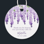 Etiquetas Para Recuerdos Wisteria acuarela Gracias | Bat Mitzvah<br><div class="desc">Este diseño presenta elegantes flores de glicinia de acuarela en lavanda suave y morado con hojas verdes sobre un fondo blanco con tu mensaje de agradecimiento de Bat Mitzvah y la fecha a continuación. Personalice editando el texto en los cuadros de texto. Diseñado para ti por Evco Studio www.zazzle.com/store/evcostudio #mitzvah...</div>