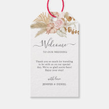 Boda con decoración de flores de palma neutra y Pa
