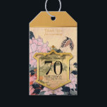 Etiquetas Para Regalos Butterfly Peonies 70th Birthday Gracias GTag<br><div class="desc">Mariposa y Peonías de Hokusai un marco dorado (estilo escudo de armas) con grandes números negros 70 y "Celebración del Cumpleaños" (no personalizable). Diseño en etiqueta de regalo con nombre para personalizar. Disponible para la celebración de cumpleaños número 90 y 80. — Sólo el nombre delante y atrás es personalizable....</div>