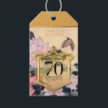 Etiquetas Para Regalos Butterfly Peonies 70th Birthday Gracias GTag<br><div class="desc">Mariposa y Peonías de Hokusai un marco dorado (estilo escudo de armas) con grandes números negros 70 y "Celebración del Cumpleaños" (no personalizable). Diseño en etiqueta de regalo con nombre para personalizar. Disponible para la celebración de cumpleaños número 90 y 80. — Sólo el nombre delante y atrás es personalizable....</div>