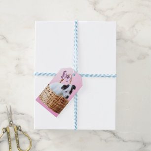 Etiquetas Para Regalos Cachorro de Staffordshire en una cesta,