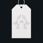 Etiquetas Para Regalos Elegante Wreath floral moderna en blanco/negro<br><div class="desc">Elegante diseño moderno de etiquetas de regalo en blanco y negro acentuado con una corona floral botánica dibujada a mano ideal para cualquier ocasión especial, incluyendo bodas, fiestas de novias, aniversarios y más. Personalizar con facilidad con su información personal incluyendo monograma e iniciales en la parte posterior de la tarjeta....</div>