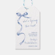 ¡Está atando el nudo! Despedida de soltera moderna