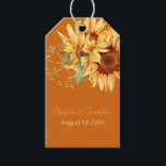 Etiquetas Para Regalos Flores de color de agua románticas en Naranja quem<br><div class="desc">Estas etiquetas de regalo románticas bodas presentan un diseño floral vintage. El fondo es un naranja quemado,  adornado con girasoles acuáticos dorados. En la parte superior se ve un delicado ramo silvestre,  con los nombres de la pareja y la fecha de boda impresos a continuación.</div>