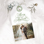 Etiquetas Para Regalos Fotografía de Fresa Verde Forestal y Matrimonio De<br><div class="desc">Esta etiqueta de regalo para Navidades incluye elegantes y románticas letras de caligrafía rápída con una foto,  y un sencillo patrón de Navidades en la espalda. Para una personalización más avanzada de este diseño,  haga clic en el BOTÓN HERRAMIENTA DE DISEÑO AZUL de arriba.</div>