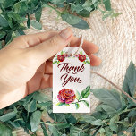Etiquetas Para Regalos Gracias Floral Vintage Red Roses Watercolor<br><div class="desc">Etiquetas de regalo de rosa rojo vintage. Este magnífico diseño presenta elegantes rosas rojas con tipografía de escritura roja oscura, que dice "Gracias". La etiqueta de regalo es blanca y la plantilla está preparada para que añada un mensaje personalizado en la parte posterior, si lo desea. (Siéntase libre de dejar...</div>