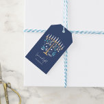 Etiquetas Para Regalos Hanukkah Amor y Luz Floral Menorah<br><div class="desc">Etiquetas de regalo de Hanukkah Love & Light Floral Menorah. Personalice el texto personalizado anterior. En nuestra colección "Floral Hanukkah Menorah y Dreidel" se pueden encontrar elementos de coordinación adicionales.</div>