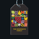 Etiquetas Para Regalos Hanukkah Chanukah Menorah Dreidel Símbolos Judíos<br><div class="desc">Iconos geométricos modernos y coloridos de Hanukkah / Chanukah en una etiqueta GIft. Menorah, Dreidel, Donuts, Stars & Olive oil... Están todos aquí. Símbolos judíos Hanukkah Espacio para agregar tu nombre y mensaje personal al revés. El hebreo dice "Chanukah". Esta hermosa y lujosa mirada es una gran manera de vestir...</div>