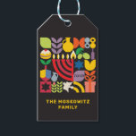 Etiquetas Para Regalos Hanukkah Chanukah Menorah Dreidel Símbolos Judíos<br><div class="desc">Iconos geométricos modernos y coloridos de Hanukkah / Chanukah en una etiqueta GIft. Menorah, Dreidel, Donuts, Stars & Olive oil... Están todos aquí. Símbolos judíos Hanukkah Espacio para agregar tu nombre y mensaje personal al revés. El hebreo dice "Chanukah". Esta hermosa y lujosa mirada es una gran manera de vestir...</div>
