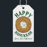 Etiquetas Para Regalos Latkes Felices Fiestas Judías en Hanukkah Chanukah<br><div class="desc">El diseño presenta un original ilustracion de marca de un delicioso panqueque de patata de latke con crema agria, un producto básico de la cocina judía de vacaciones. ¡Ideal para los regalos de Hanukkah! Sólo personaliza con tu información. Este diseño de lagos también está disponible en otros productos. En esta...</div>