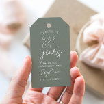 Etiquetas Para Regalos LOLA 21st Birthday Favor Tag Sage<br><div class="desc">La colección Lola desprende una elegancia moderna con líneas elegantes y una tipografía contemporánea. Sus matices femeninos están bellamente equilibrados con una declaración audaz,  lo que lo convierte en una elección ideal para la novia vivaz y moderna.</div>