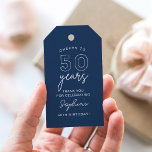 Etiquetas Para Regalos LOLA 50th Birthday Party Favor Tag Navy<br><div class="desc">La colección Lola desprende una elegancia moderna con líneas elegantes y una tipografía contemporánea. Sus matices femeninos están bellamente equilibrados con una declaración audaz,  lo que lo convierte en una elección ideal para la novia vivaz y moderna.</div>