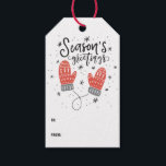 Etiquetas Para Regalos Los saludos de temporada curados de los tirones ro<br><div class="desc">Etiqueta de regalo de vacaciones moderna y festiva con letras a mano,  mitones rojos y patrón de nieve. Esto es parte de una colección de vacaciones "Season's Greetings Red Mitten" (Saludos Red Mitten de temporada). Hay artículos complementarios disponibles.</div>