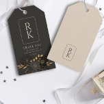 Etiquetas Para Regalos Lujoso Monograma Floral de oro Gracias Boda<br><div class="desc">Expresar su más sincera gratitud con nuestro "Lujoso Monograma Dorado Flamoroso Gracias Etiquetas de Regalo Boda". Estas elegantes etiquetas de favores de boda incluyen un monograma personalizado con sus iniciales, rodeado de delicados acentos florales de oro. La tipografía minimalista y la paleta de colores, dominada por lujosos tonos dorados, crean...</div>