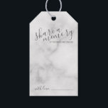 Etiquetas Para Regalos Mármol de Boda de escritura moderna 'Share a Memor<br><div class="desc">Añada un toque personal a su boda con un consejo moderno del boda de guiones y tarjeta de identificación de deseos. Esta tarjeta de etiqueta incluye el título 'compartir una memoria' en estilo de fuente de escritura moderno gris y detalles en estilo de fuente sans serif moderno gris sobre fondo...</div>