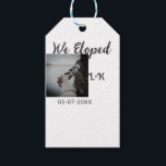 Etiquetas Para Regalos Nos escapamos recién casados agregar foto nombre f<br><div class="desc">Diseño para pareja amor</div>