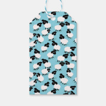 Oveja esponjosa sobre azul bebé