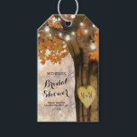 Etiquetas Para Regalos Rustic Fall Bridal Shower<br><div class="desc">Etiquetas de regalo de fiesta de ducha de novias en bosques de otoño con un árbol de otoño rústico cubierto de hojas rojas, naranjas y amarillas, un corazón tallado con tus iniciales, luces de cuerdas y un moderno patrón de agradecimiento. Para una mayor personalización, haga clic en el botón "Personalizar"...</div>