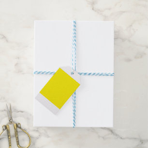 Etiquetas Para Regalos Un cuadrado amarillo centrado en un grupo blanco l