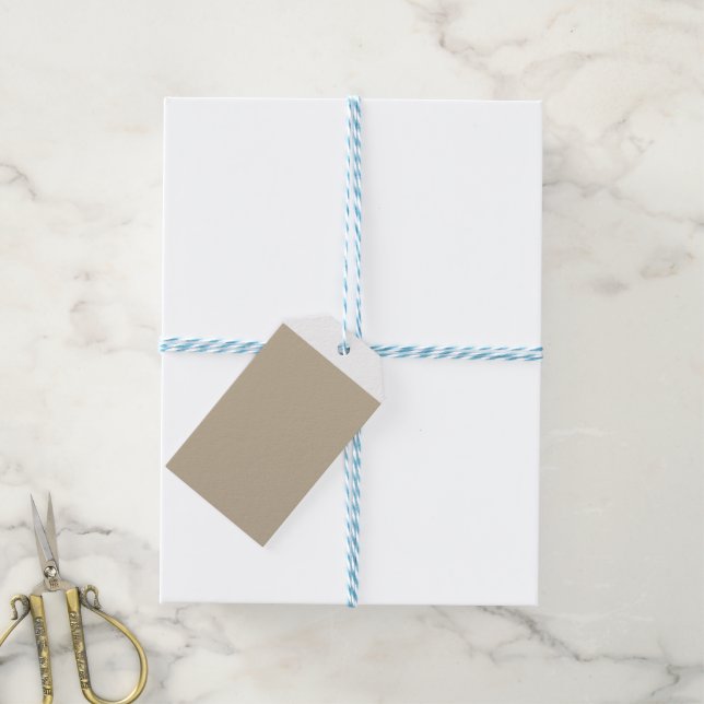 Etiquetas Para Regalos un hombre con traje y corbata parado frente a una  (Con cuerda)