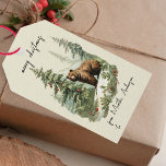 Etiquetas Para Regalos Vintage Christmas Winter Woodland Bear Name<br><div class="desc">Añada un toque de nostalgia a sus regalos con estas etiquetas de regalo vintage de Navidad, con un encantador bosque y diseño de oso. Perfecto para un tema de Navidades de bosque, estas etiquetas coloridas en rojo y verde clásico le aportan un toque retro a su envoltura de regalo. Cada...</div>