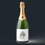 Etiquetas Para Vinos Espumosos Elegante Merry Christmas Tree Gold Blue Custom Nam<br><div class="desc">Elegante Merry Christmas Tree Gold Blue Nombre Esparkling Wine Label - ¡Un toque festivo y refinado para sus bebidas de vacaciones! Aumente sus bebidas de vacaciones con nuestra elegante etiqueta de botella de Navidades. Esta hermosa etiqueta presenta un árbol de Navidad pintado a mano en suaves tonos azules, adornado con...</div>