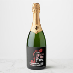 Etiquetas Para Vinos Espumosos Es la enfermera de la camiseta divertida, dicen