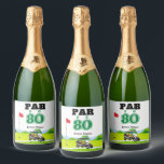 Etiquetas Para Vinos Espumosos Fiesta de golf 80th Birthday<br><div class="desc">Fiesta de golf 80th Birthday Wine Label para entrenador,  instructor,  profesor,  amigo,  mamá,  papá,  novia/novio,  compañero de trabajo,  anfitriona,  vecino,  él/ella,  parejas,  abuelos,  jefe,  niños,  mejor amigo,  familia,  suegros,  equipo, </div>