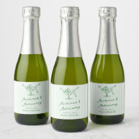 Mano caprichosa dibujó martinis verdes y madurez