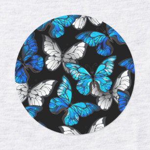 Etiquetas Patrón oscuro sin costuras con mariposas azules Mo