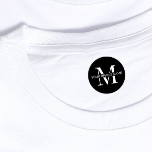Etiquetas Ropa impermeable simple de monograma negro mínimo
