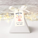 Etiquetas Vintage Circus Birthday Favor<br><div class="desc">Gracias a los invitados de la fiesta de cumpleaños de su hijo con estas adorables etiquetas que son perfectas para adjuntar favores de fiesta o bolsos de regalo. El diseño presenta un lindo ratón de circo haciendo malabares con bolas coloridas, con tu mensaje y firma personalizado. Mostrado con "¡gracias por...</div>