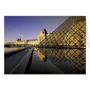 Europa, Francia, París. El Louvre y cristal